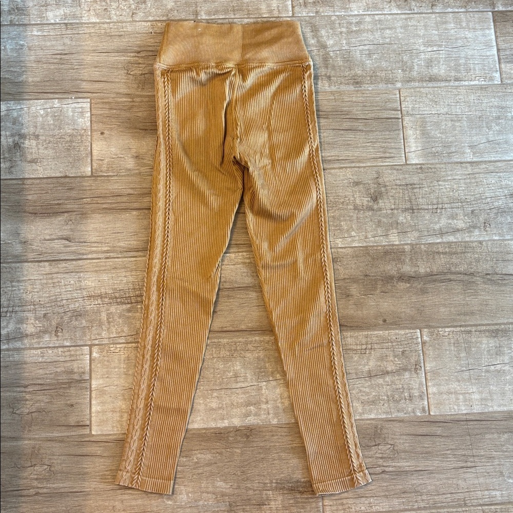 OFFLINE By Aerie Seamless Cable High Waisted Leggings in a gold color - Picture 3 of 3